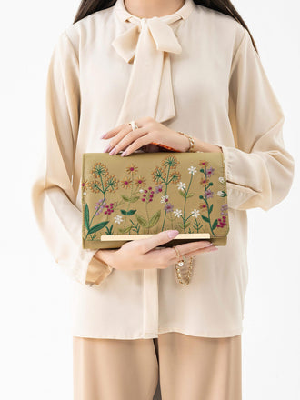 embroidered-clutch