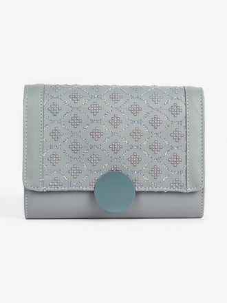 embroidered-clutch