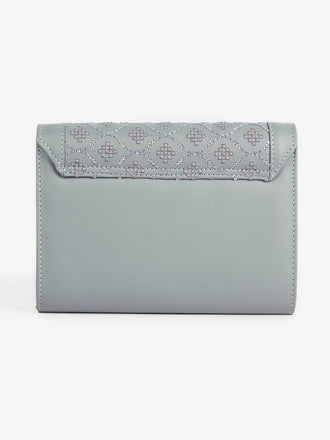 embroidered-clutch