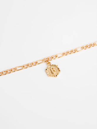 initial-letter-pendant-bracelet