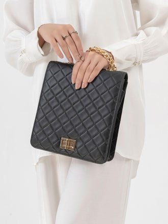 stitch-patterned-clutch