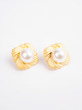 pearl-studs