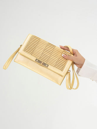 pleated-flap-clutch