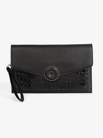 snake-textured-clutch