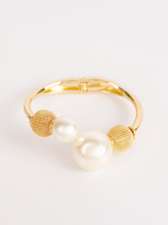 pearl-bangle-bracelet