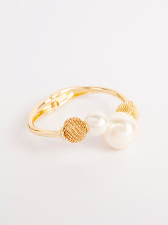 pearl-bangle-bracelet