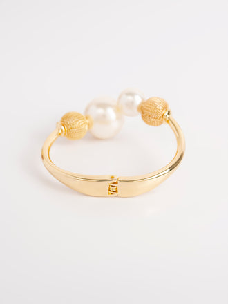 pearl-bangle-bracelet