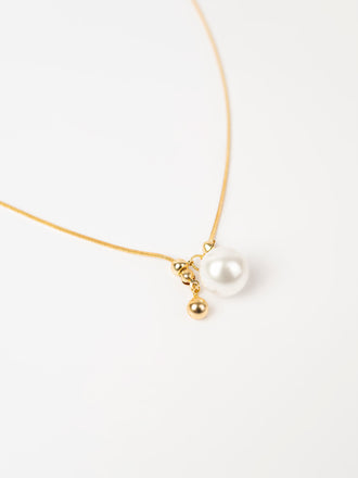 minimal-pearl-necklace