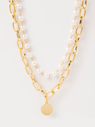 layered-pearl-necklace