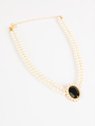 layered-pearl-necklace