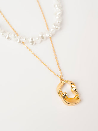 layered-pearl-necklace