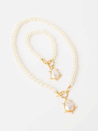 pearl-necklace-with-bracelet