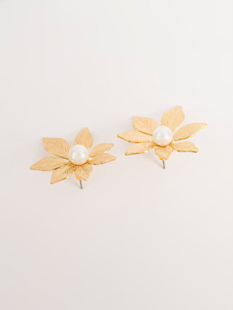 pearl-flower-earrings