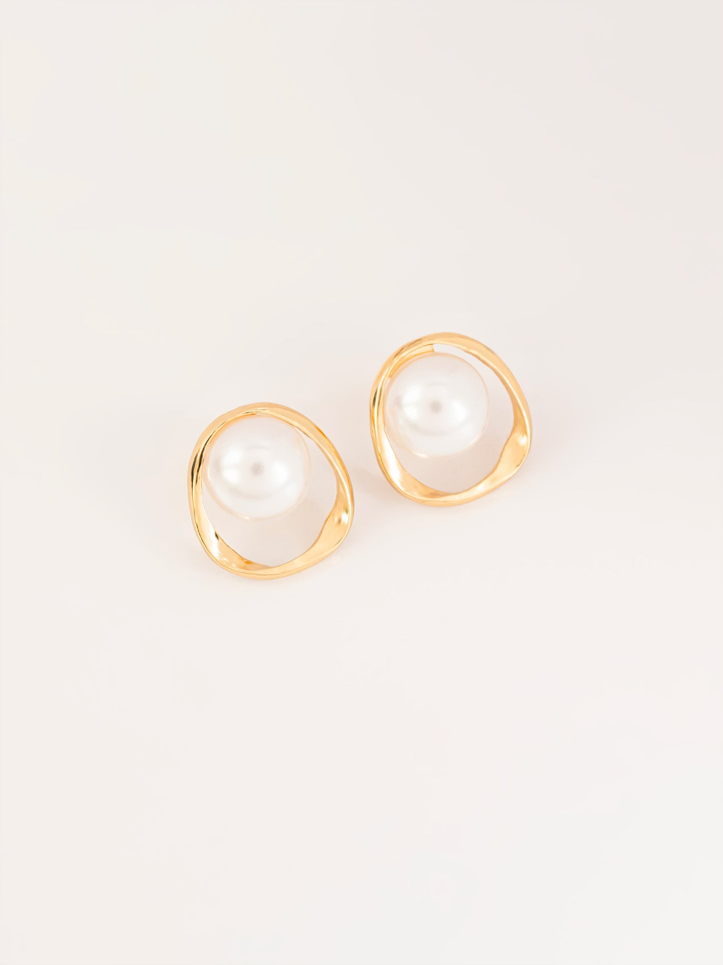 Hallow Pearl Studs