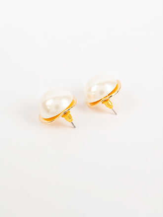 pearl-studs