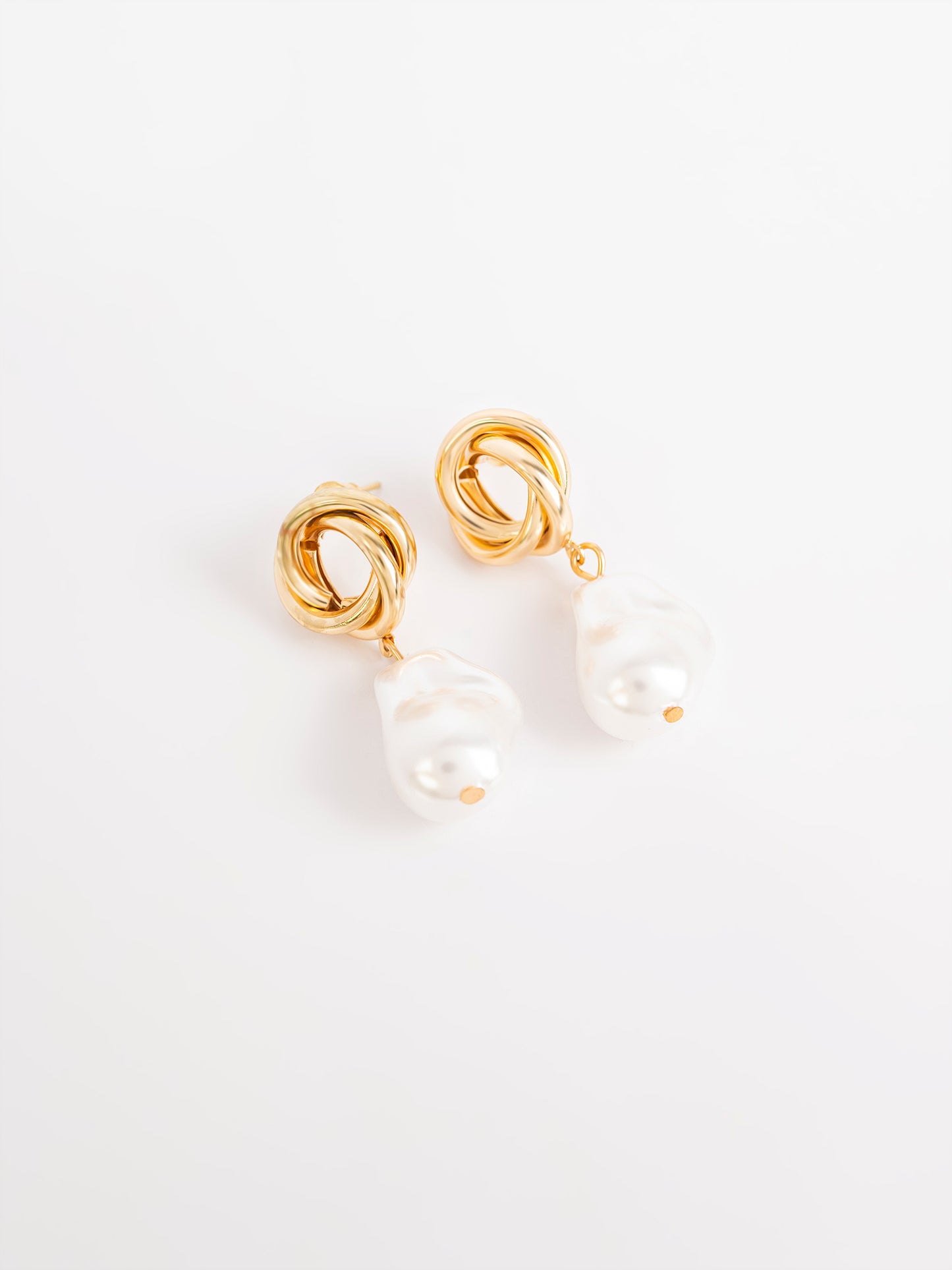 Dangling Pearl Earrings