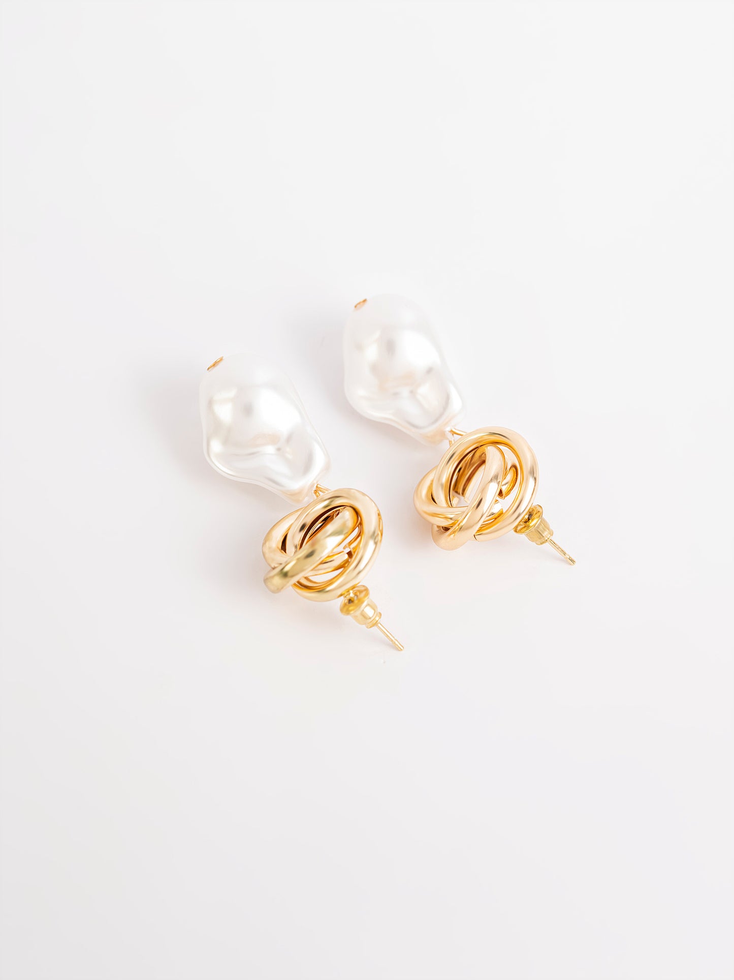 Dangling Pearl Earrings