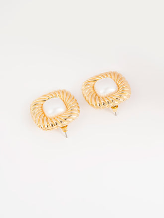 square-pearl-studs