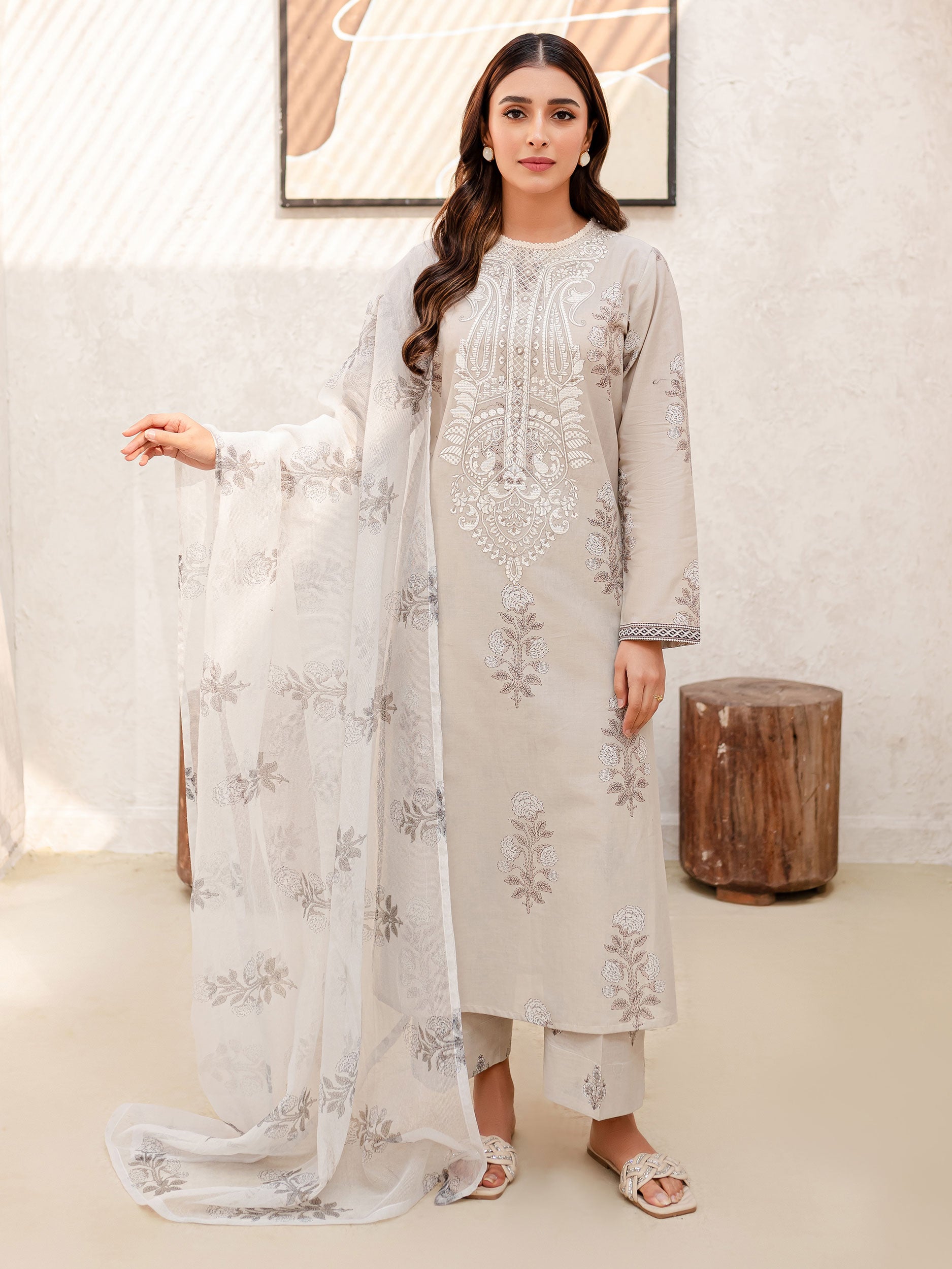 3 Piece Lawn Suit-Embroidered (Unstitched) – Limelightpk