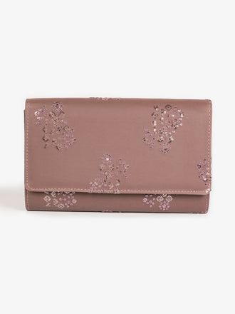 embroidered-clutch