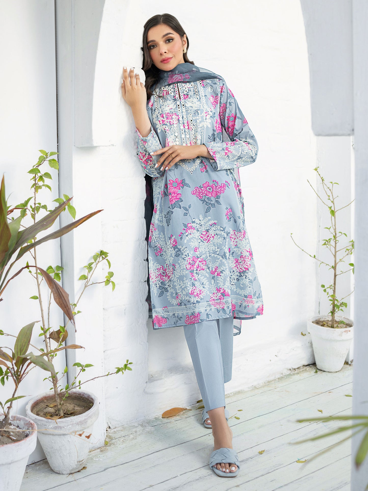 3 Piece Lawn Suit-Embroidered (Unstitched)