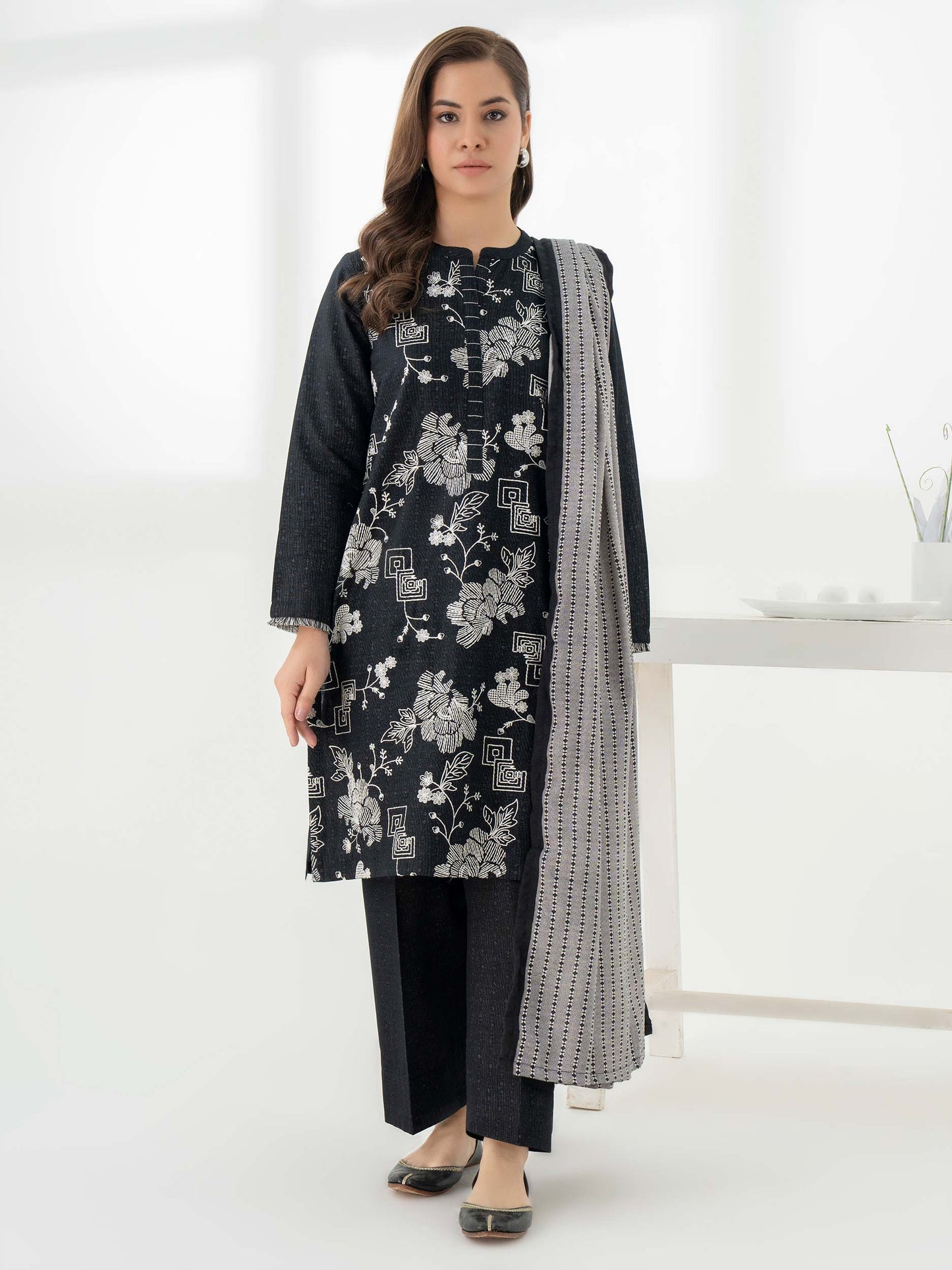 3 Piece Khaddar Suit-Embroidered (Pret)