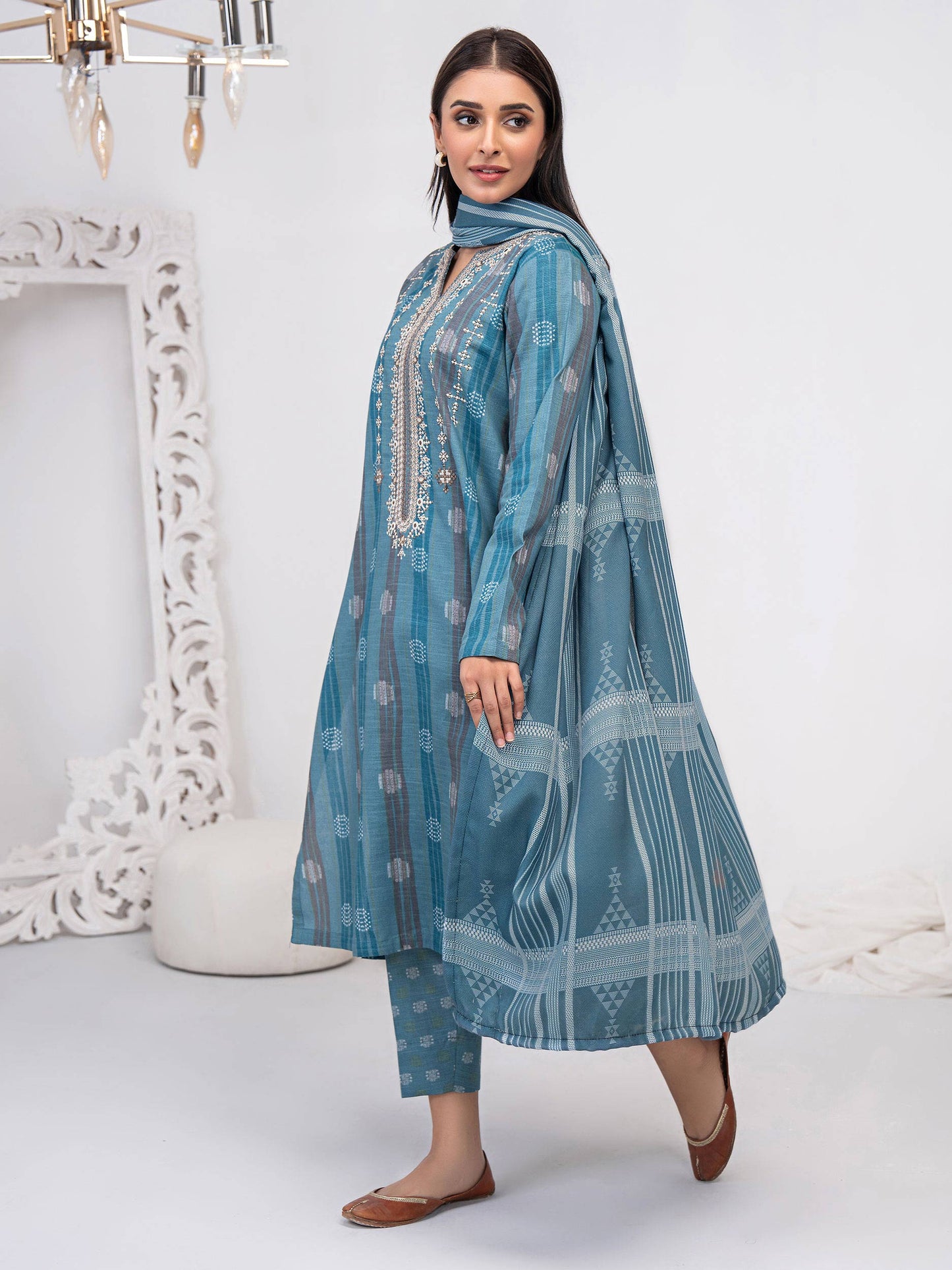 3 Piece Khaddar Suit-Embroidered (Unstitched)