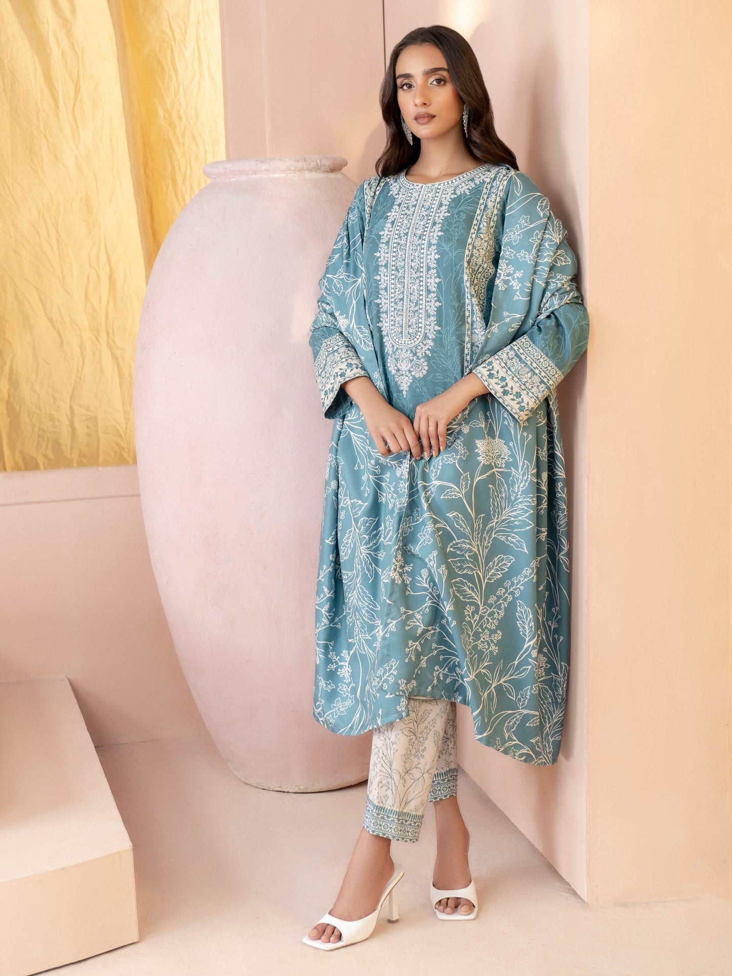 3 Piece Khaddar Suit-Embroidered (Unstitched)