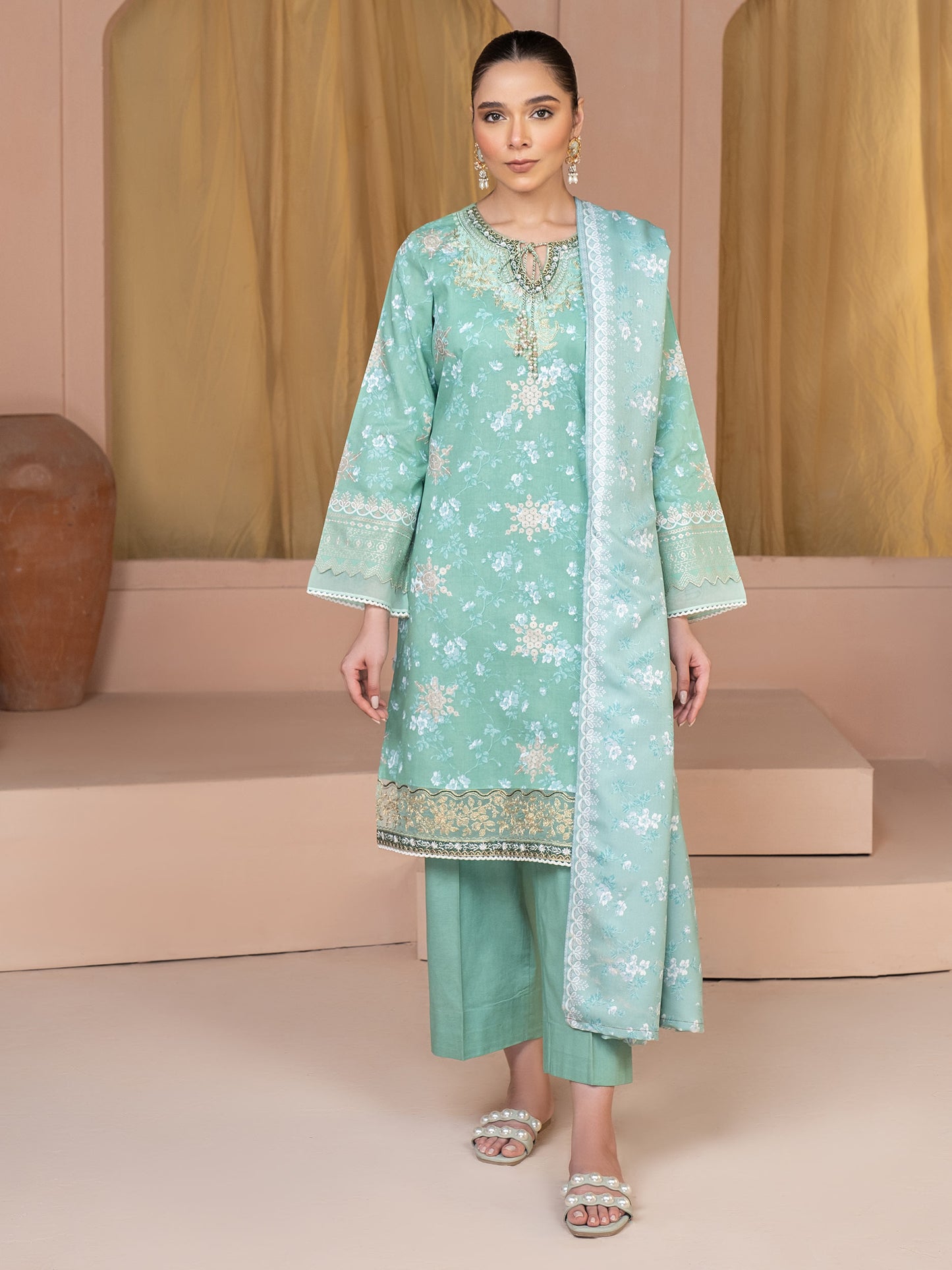 3 Piece Khaddar Suit-Embroidered (Unstitched)