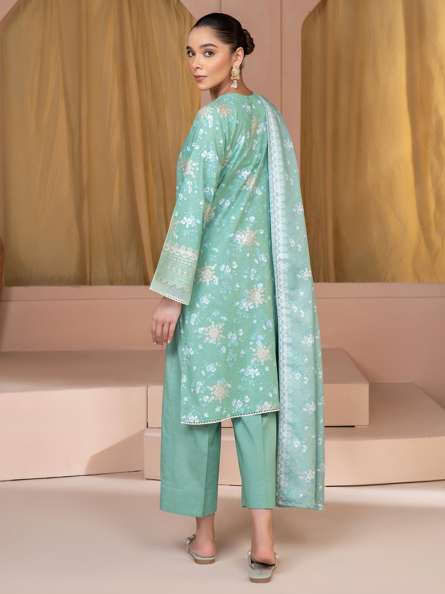 3 Piece Khaddar Suit-Embroidered (Unstitched)