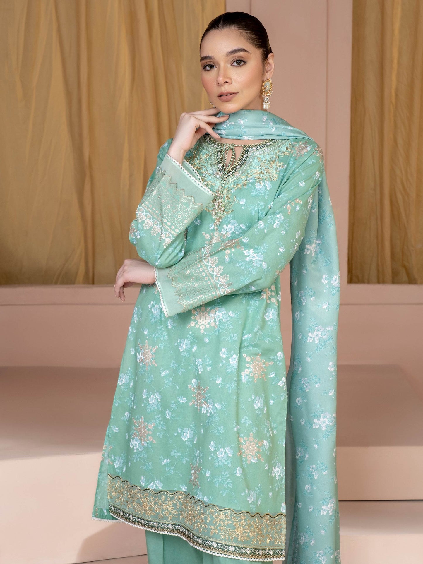 3 Piece Khaddar Suit-Embroidered (Unstitched)