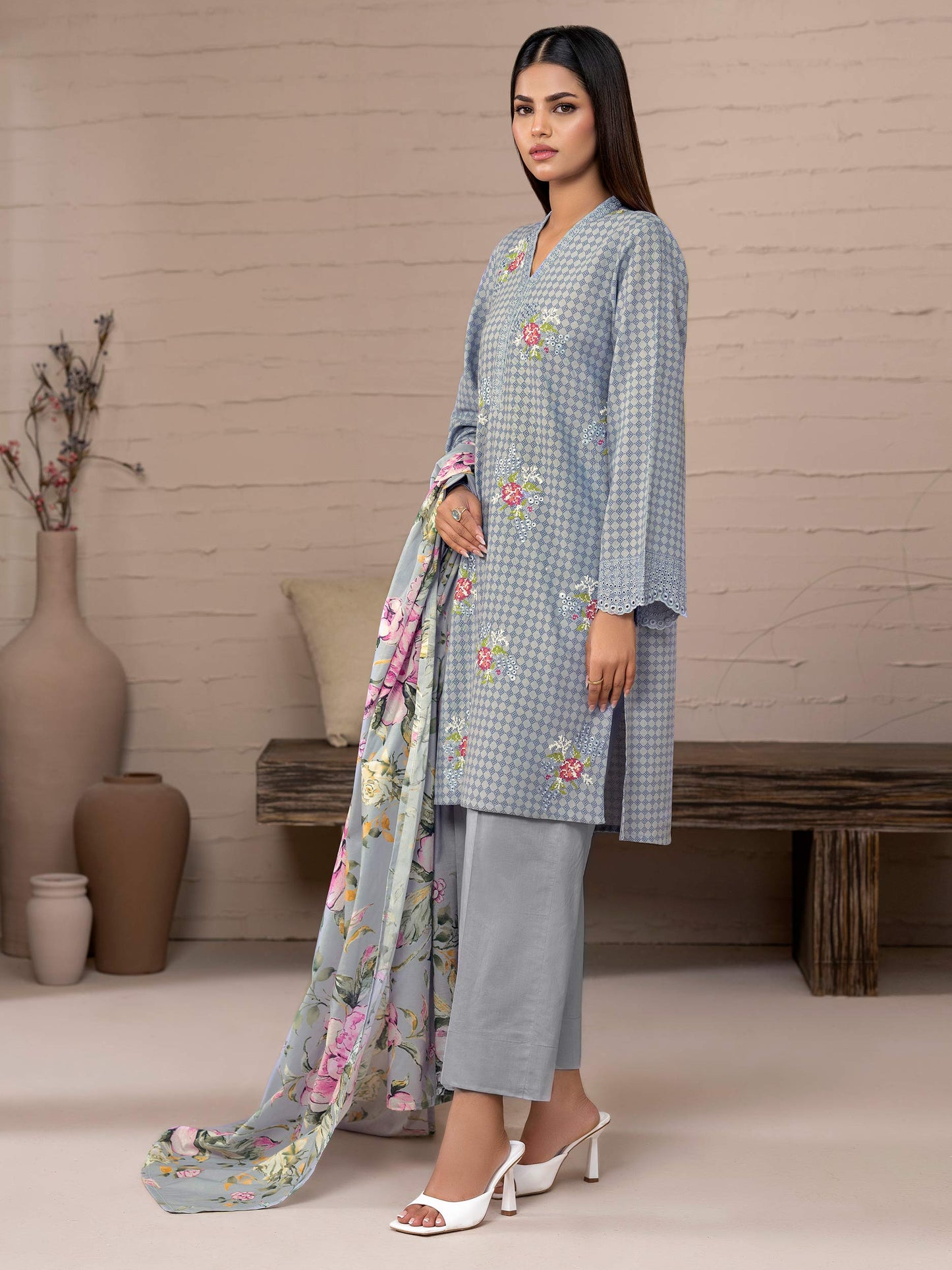 3 Piece Khaddar Suit-Embroidered (Unstitched)