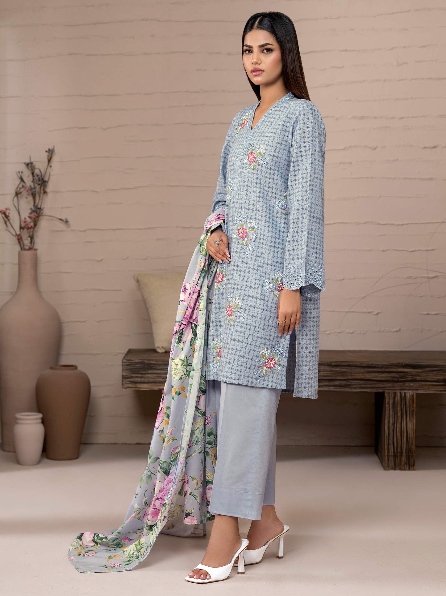 3 Piece Khaddar Suit-Embroidered (Unstitched)