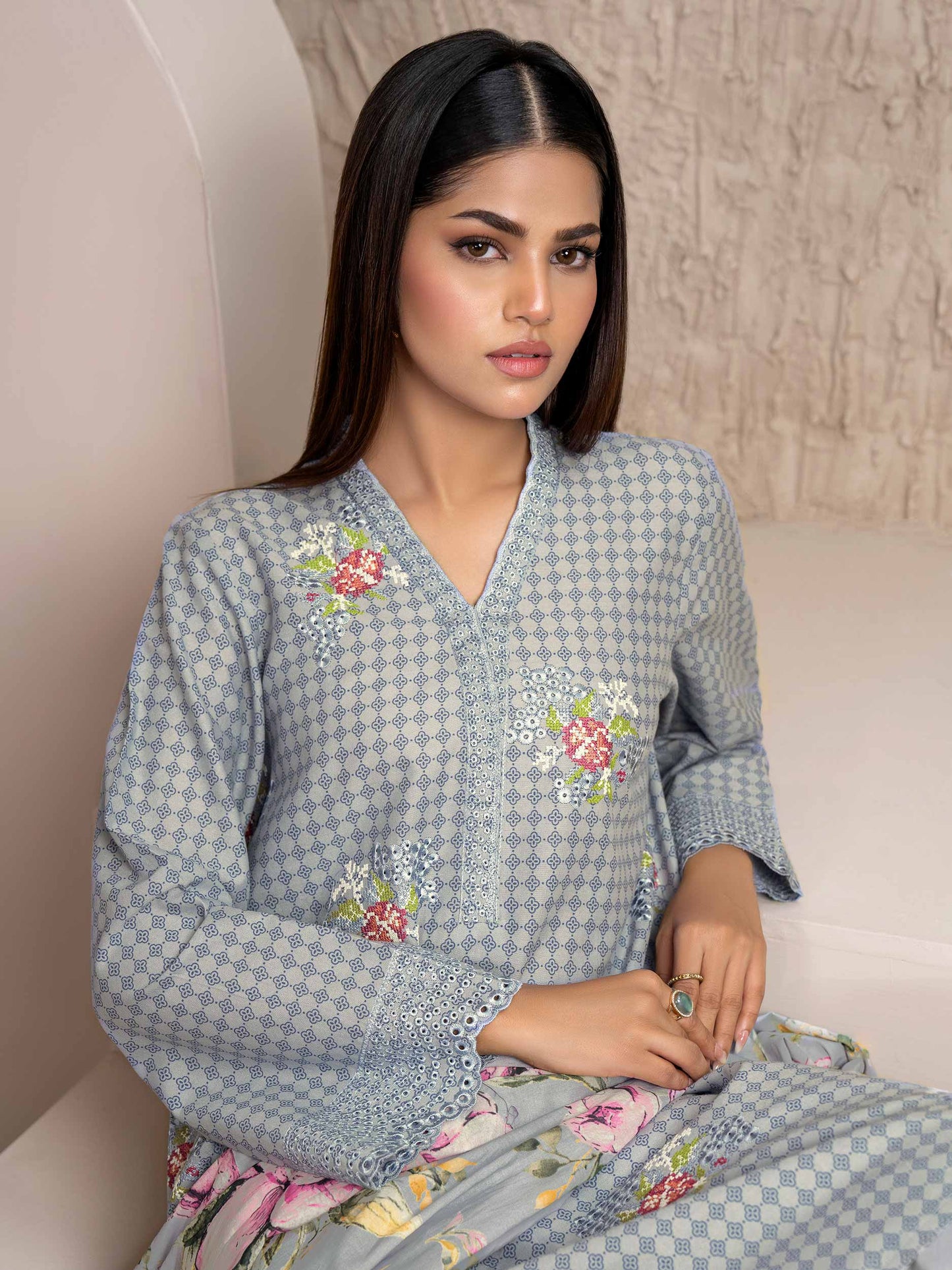 3 Piece Khaddar Suit-Embroidered (Unstitched)