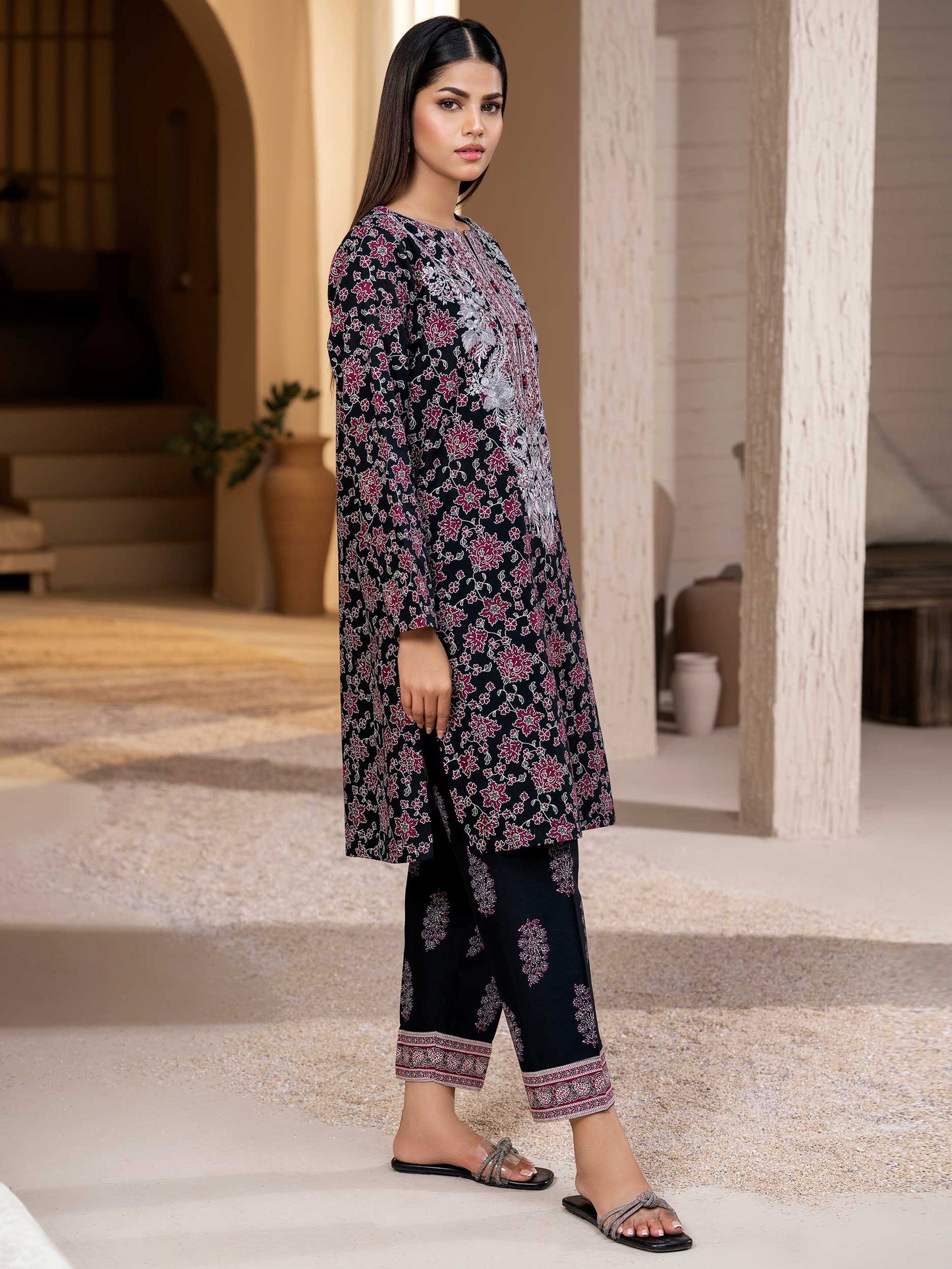 2 Piece Khaddar Suit-Embroidered (Unstitched)