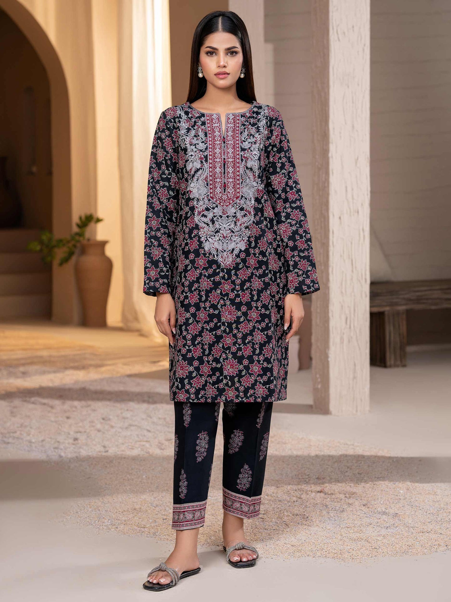 2 Piece Khaddar Suit-Embroidered (Unstitched)