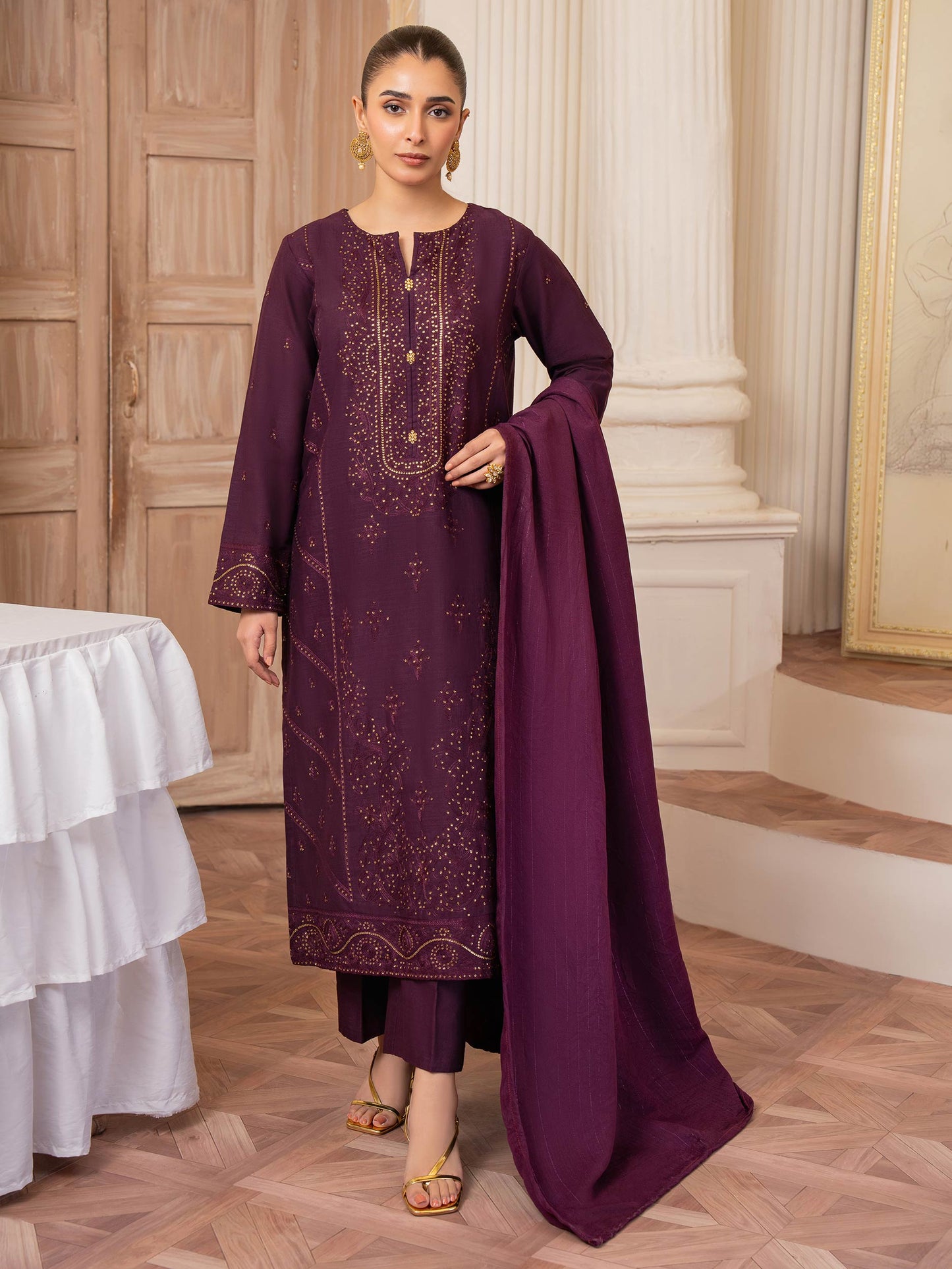 3 Piece Khaddar Suit-Embroidered (Unstitched)