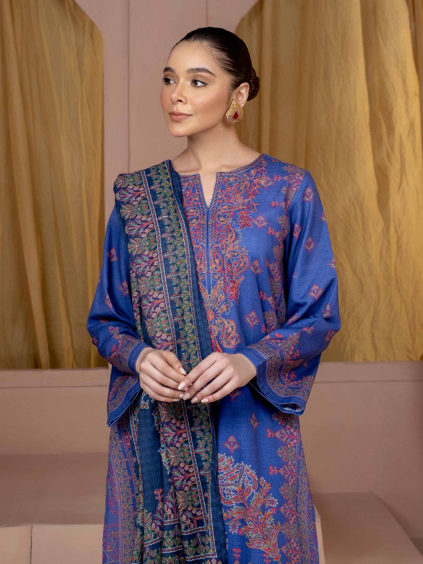 3 Piece Khaddar Suit-Embroidered (Unstitched)