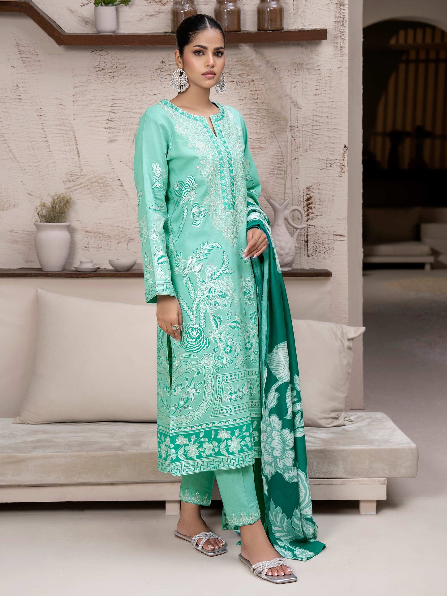 3 Piece Khaddar Suit-Embroidered (Unstitched)