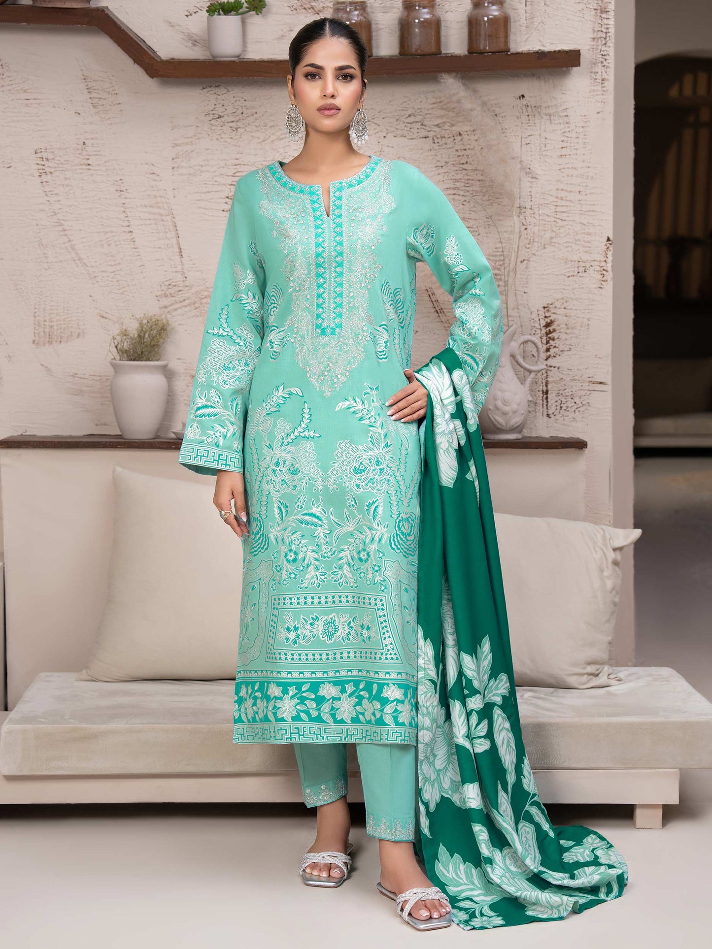 3 Piece Khaddar Suit-Embroidered (Unstitched)