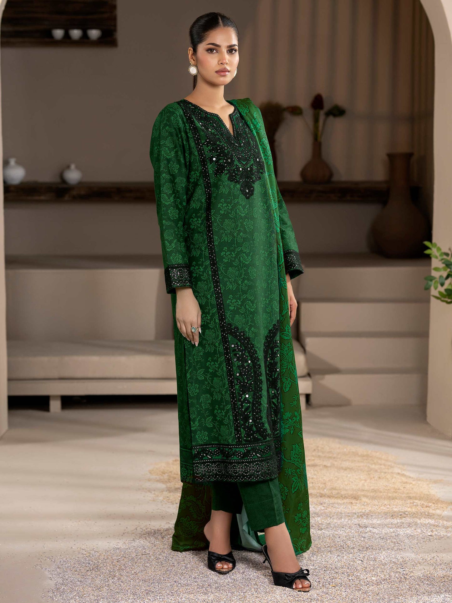 3 Piece Khaddar Suit-Embroidered (Unstitched)