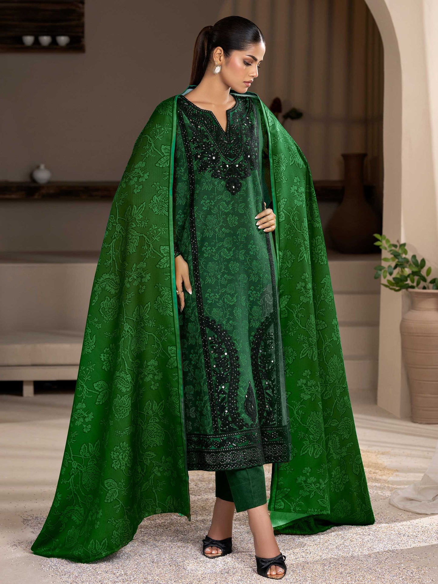 3 Piece Khaddar Suit-Embroidered (Unstitched)