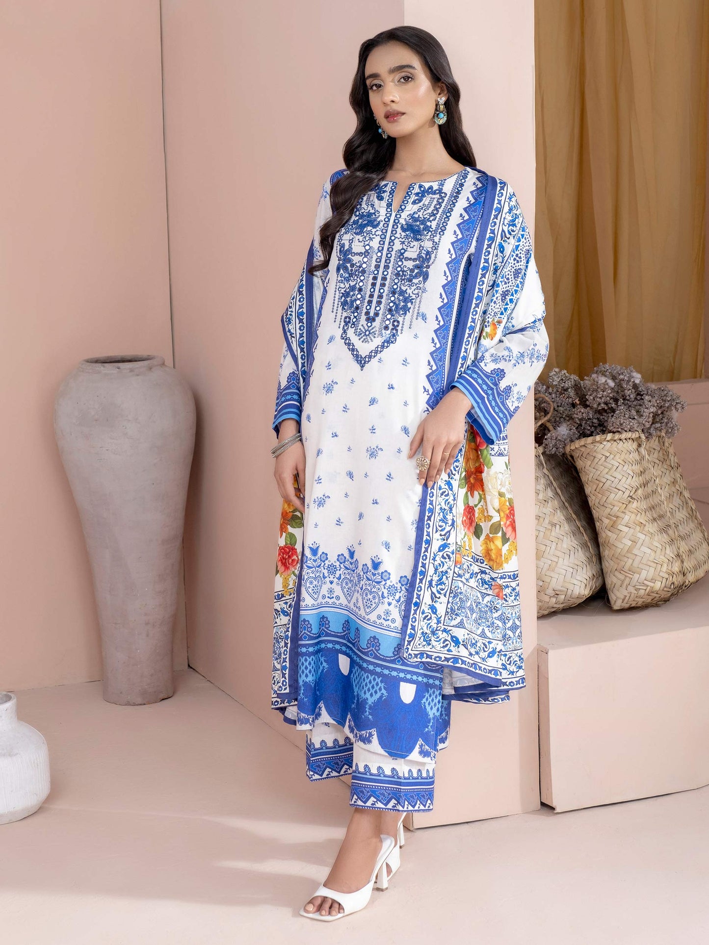 3 Piece Khaddar Suit-Embroidered (Unstitched)