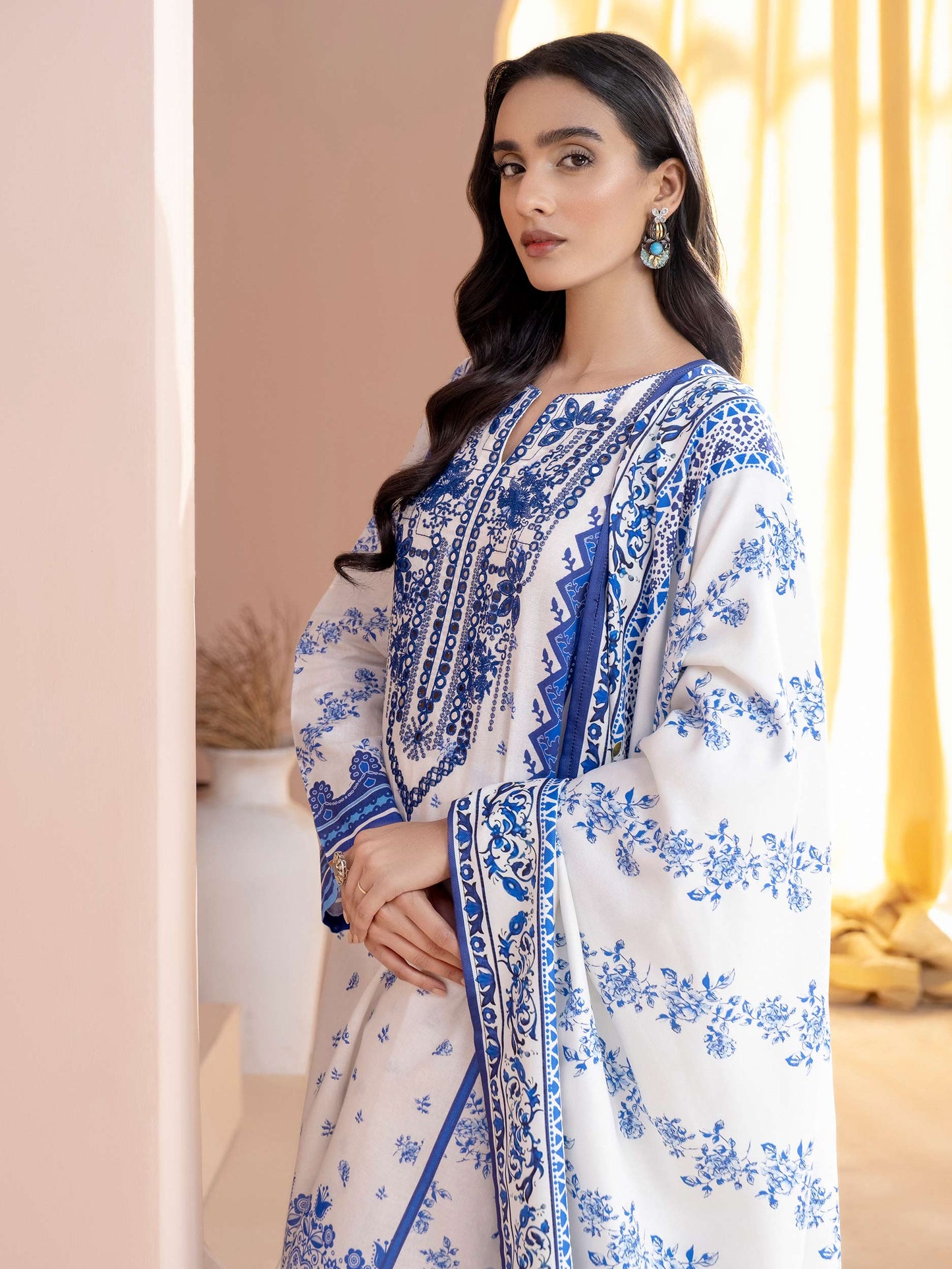 3 Piece Khaddar Suit-Embroidered (Unstitched)