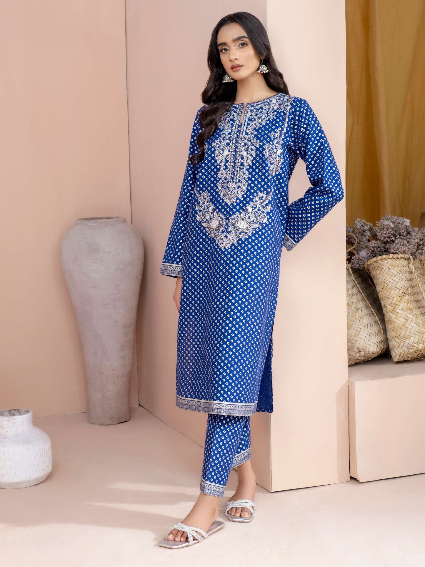 2 Piece Khaddar Suit-Embroidered (Unstitched)