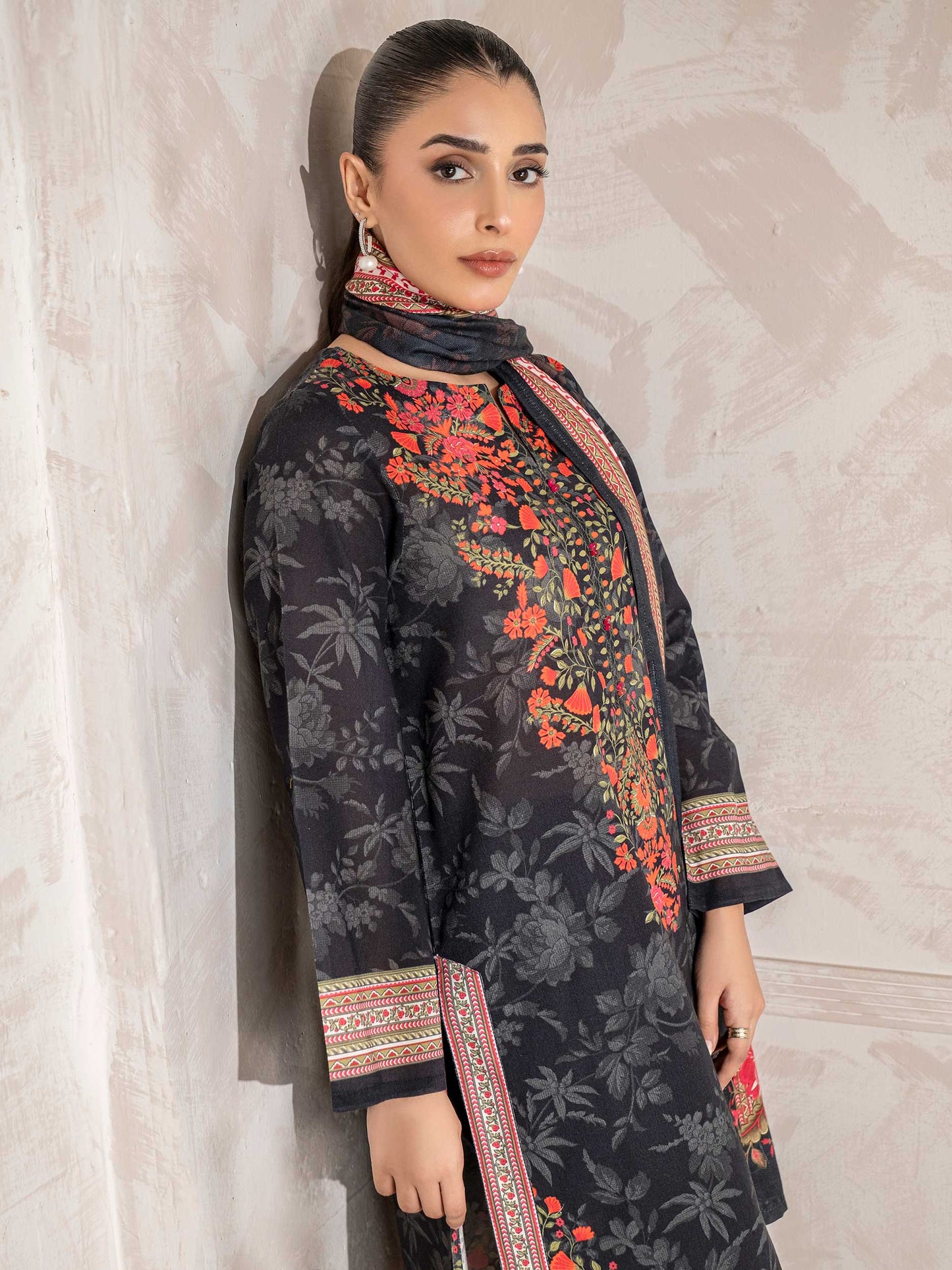 3 Piece Khaddar Suit-Printed (Unstitched)