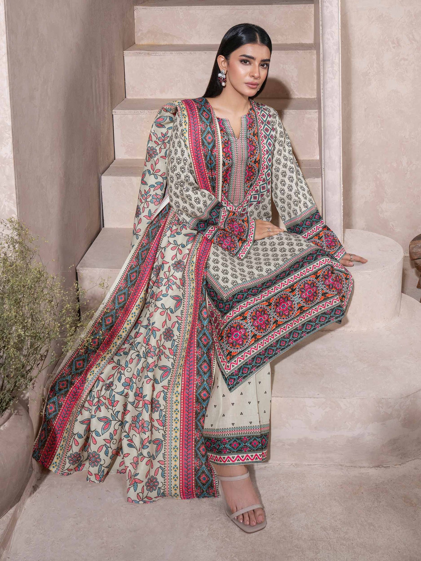 3 Piece Khaddar Suit-Printed (Unstitched)