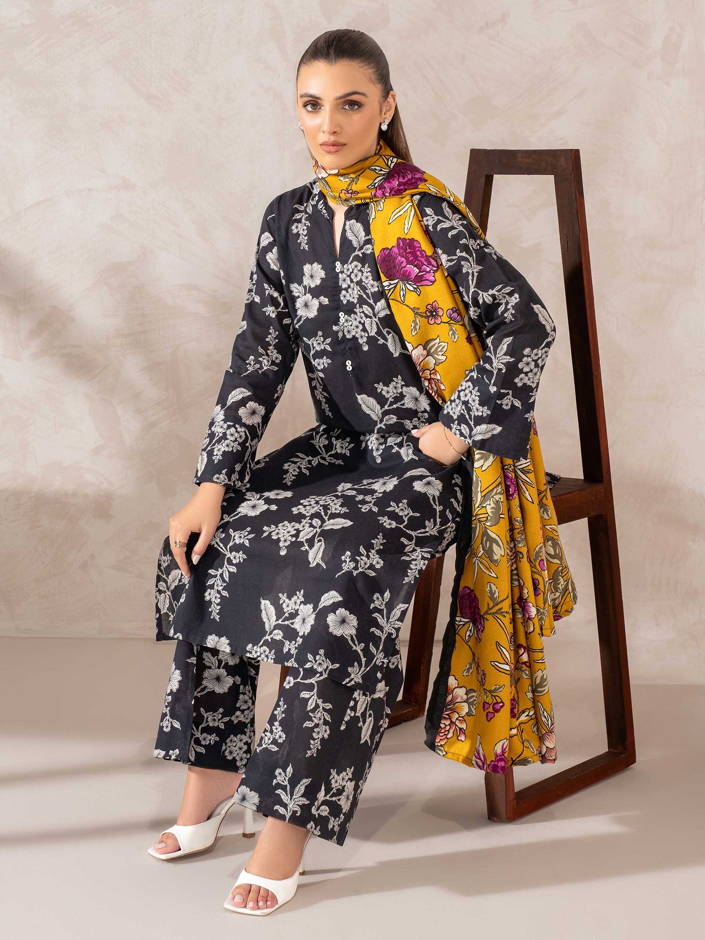 3 Piece Khaddar Suit-Printed (Unstitched)