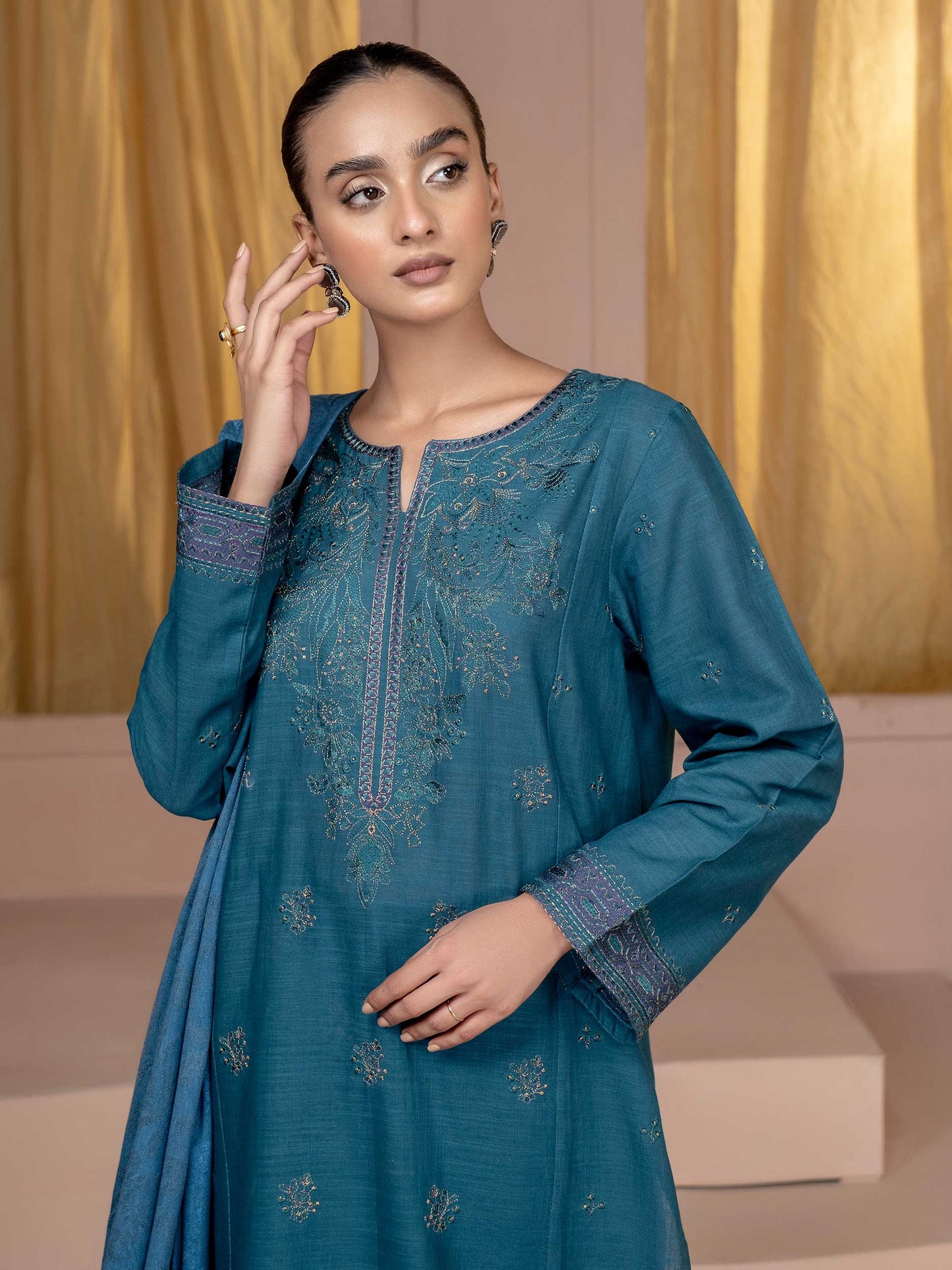 3 Piece Khaddar Suit-Embroidered (Unstitched)