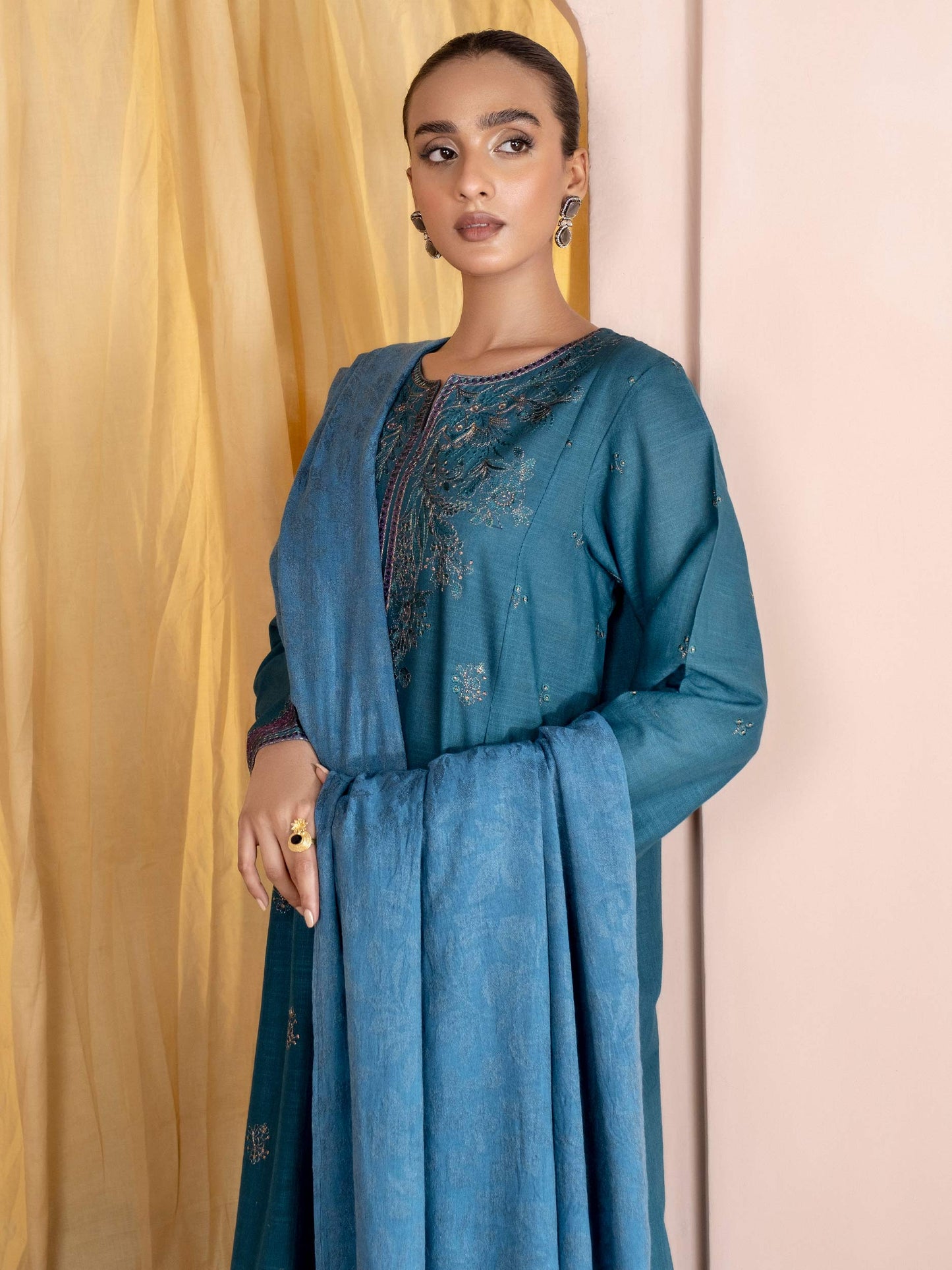 3 Piece Khaddar Suit-Embroidered (Unstitched)